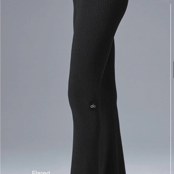 パンツ [Alo Yoga] Denim Knit High-Waist Flare Pant W51415R_05700_b1_s1_a4_1_m91_1